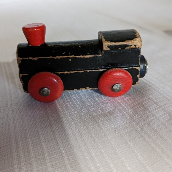VTG Wooden Train Engine,log hauler w/log  toy wood wheels Thomas Brio compatible - Picture 9 of 16